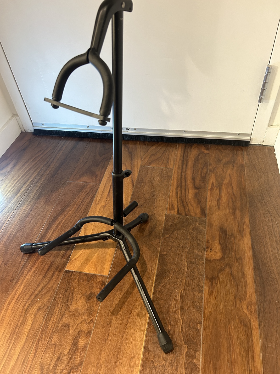 Used Guitar Stand - Adjustable - photo 2
