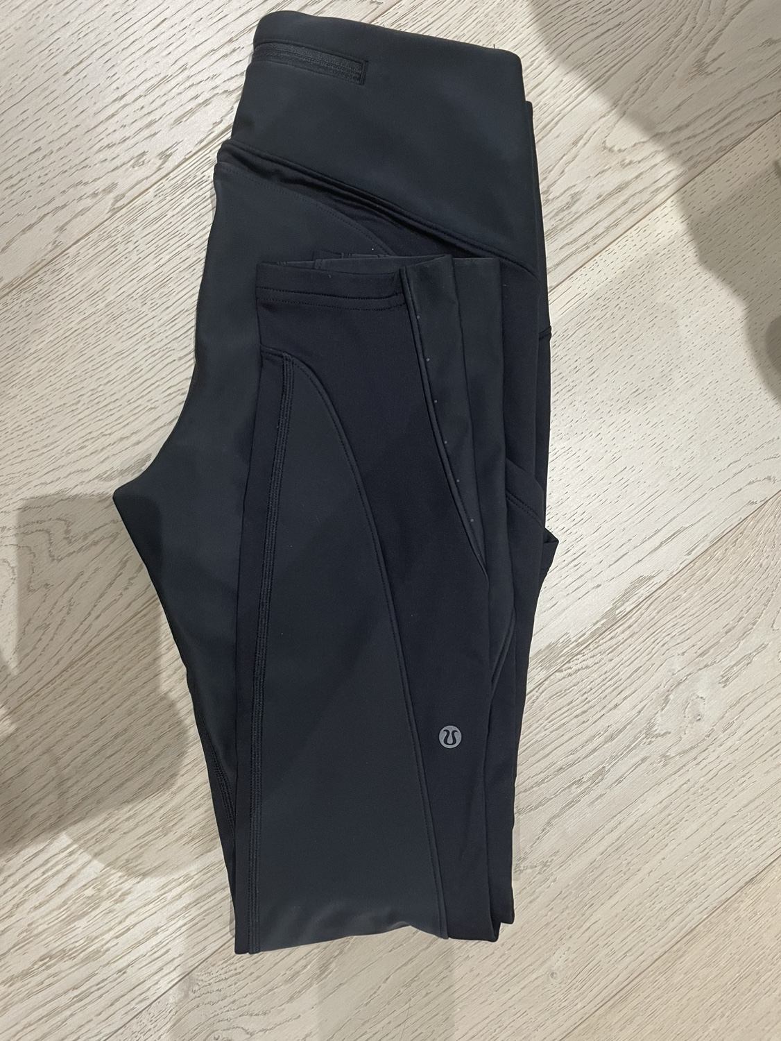 Lululemon leggings size 6 with pockets