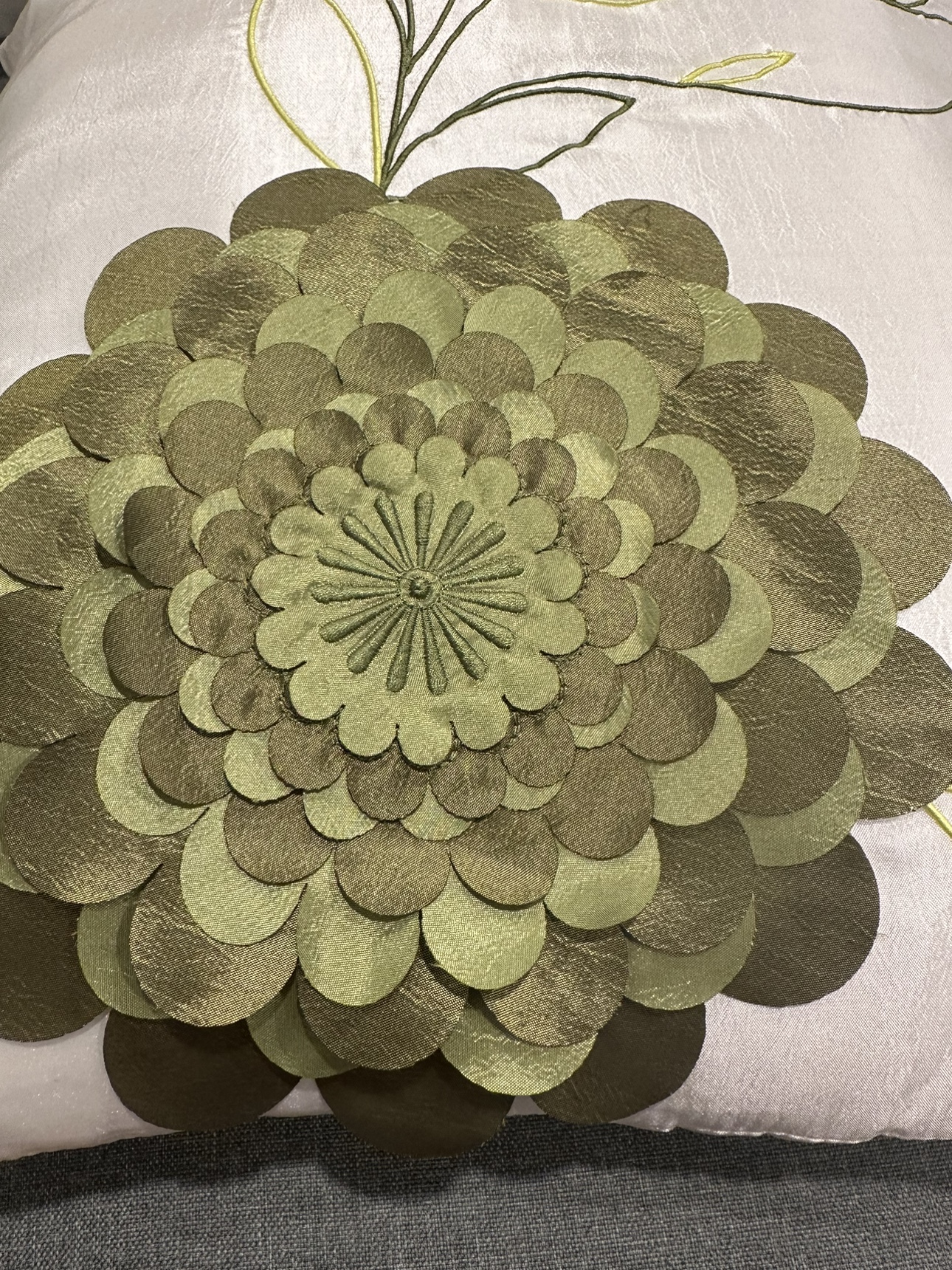 Pair of satin cushions - photo 2
