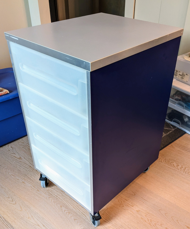 Utility drawers on wheels - 20 in W x 23.5 in D x 35.5 in H