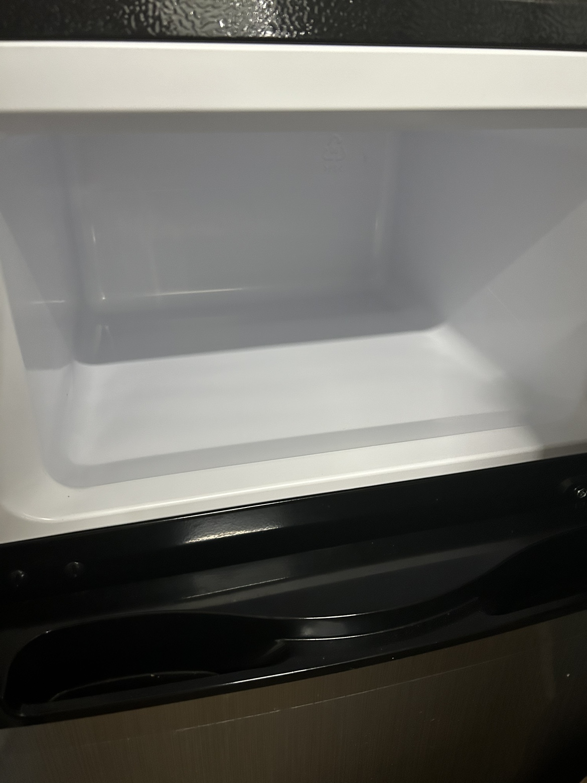 Insignia mini fridge with freezer - photo 4