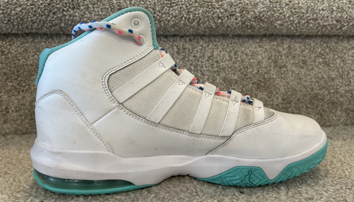 Nike Jordan Max Aura- ladies/youth/girls image indicator(4)