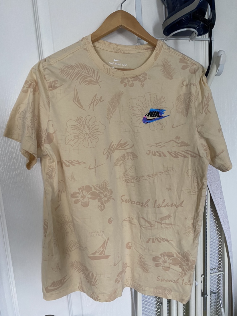 Mens Nike Graphic T-shirt thumbnail