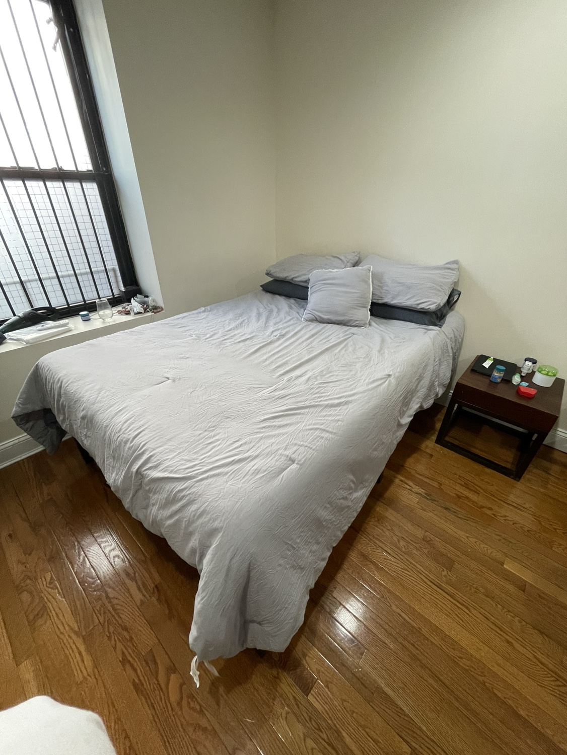 Bed + bed base + duvet
