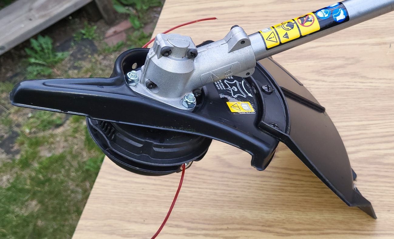 TROY-BILT 4-CYCLE GRASS TRIMMER 18" SWATH TB304BC