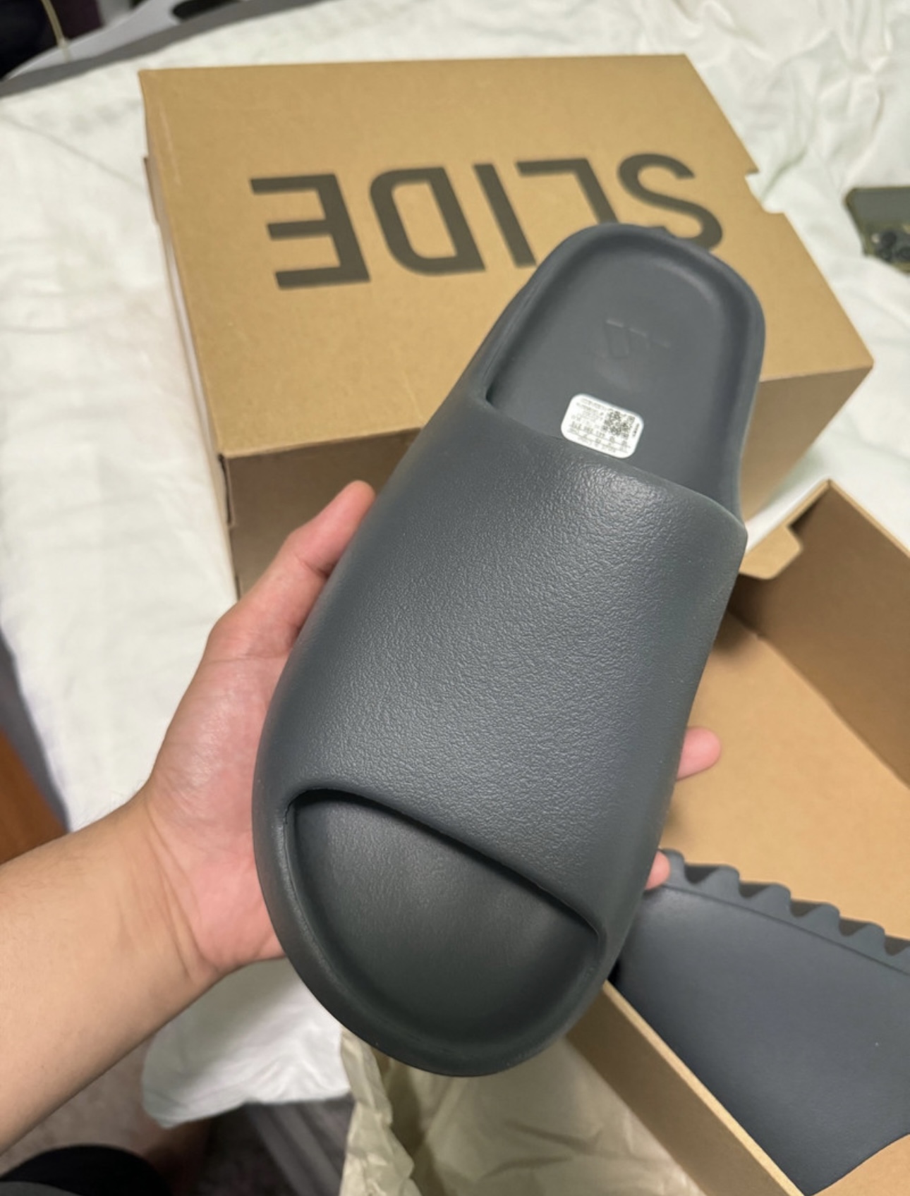 Yeezy Slides image indicator(2)