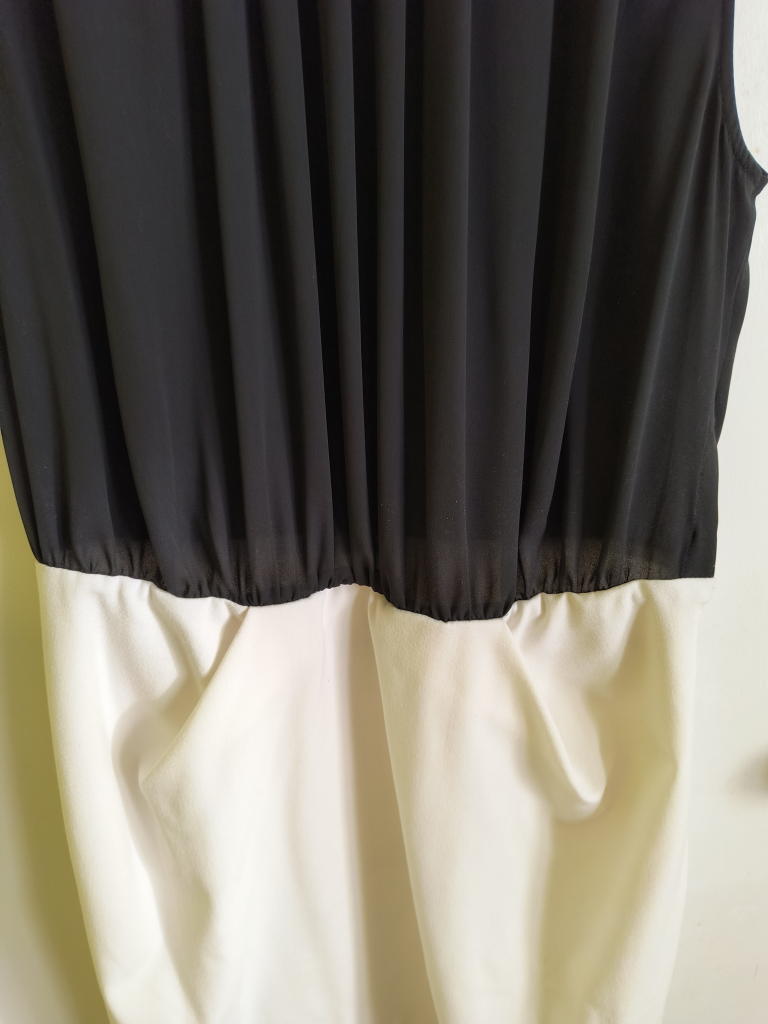 Dress Black and white image indicator(3)