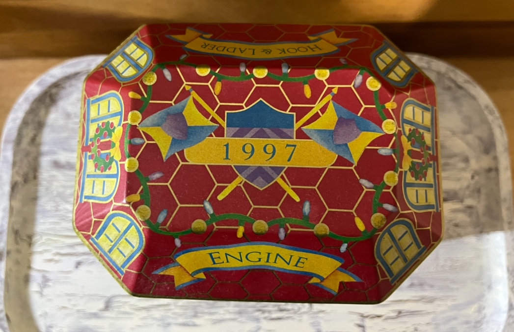 M&M Collectors Tins - photo 5