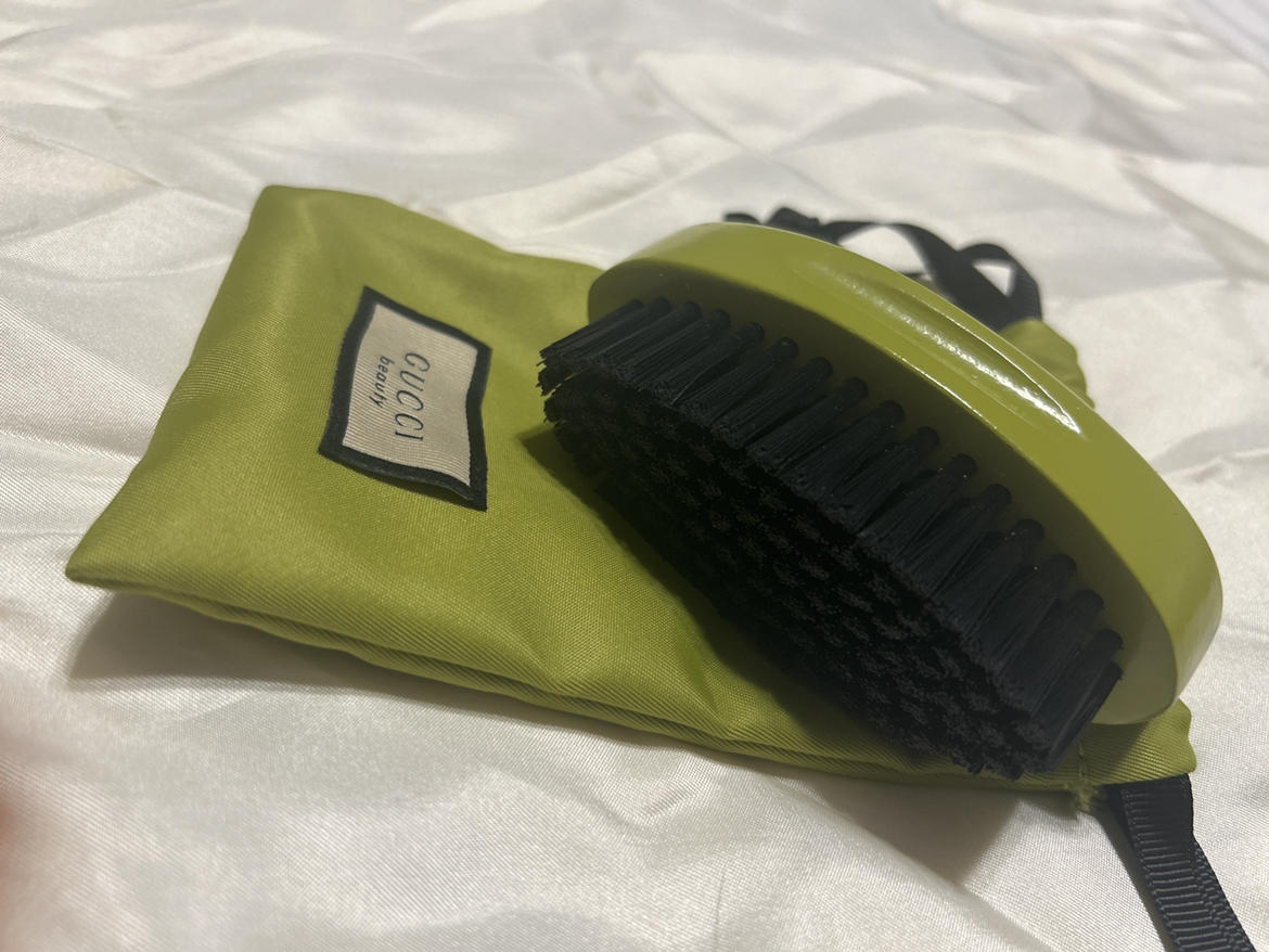 Gucci Beaty hair brush image indicator(2)