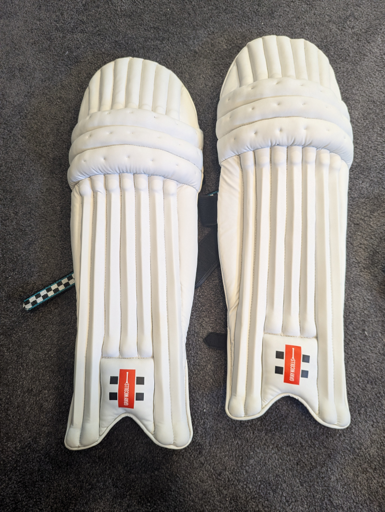 Cricket equipment - photo 2