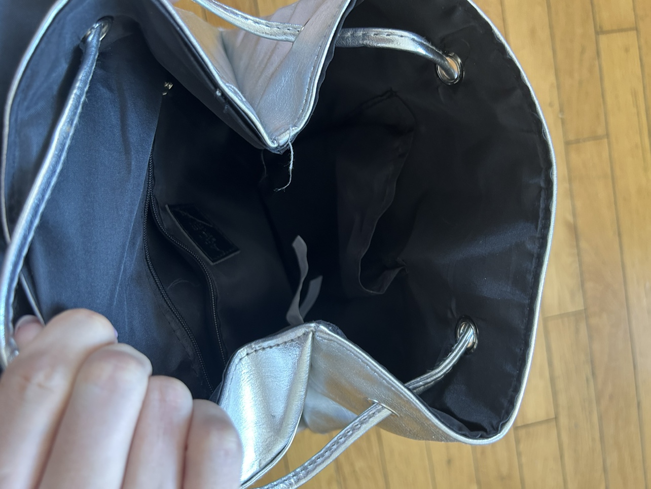 👽 silver mini backpack image indicator(5)