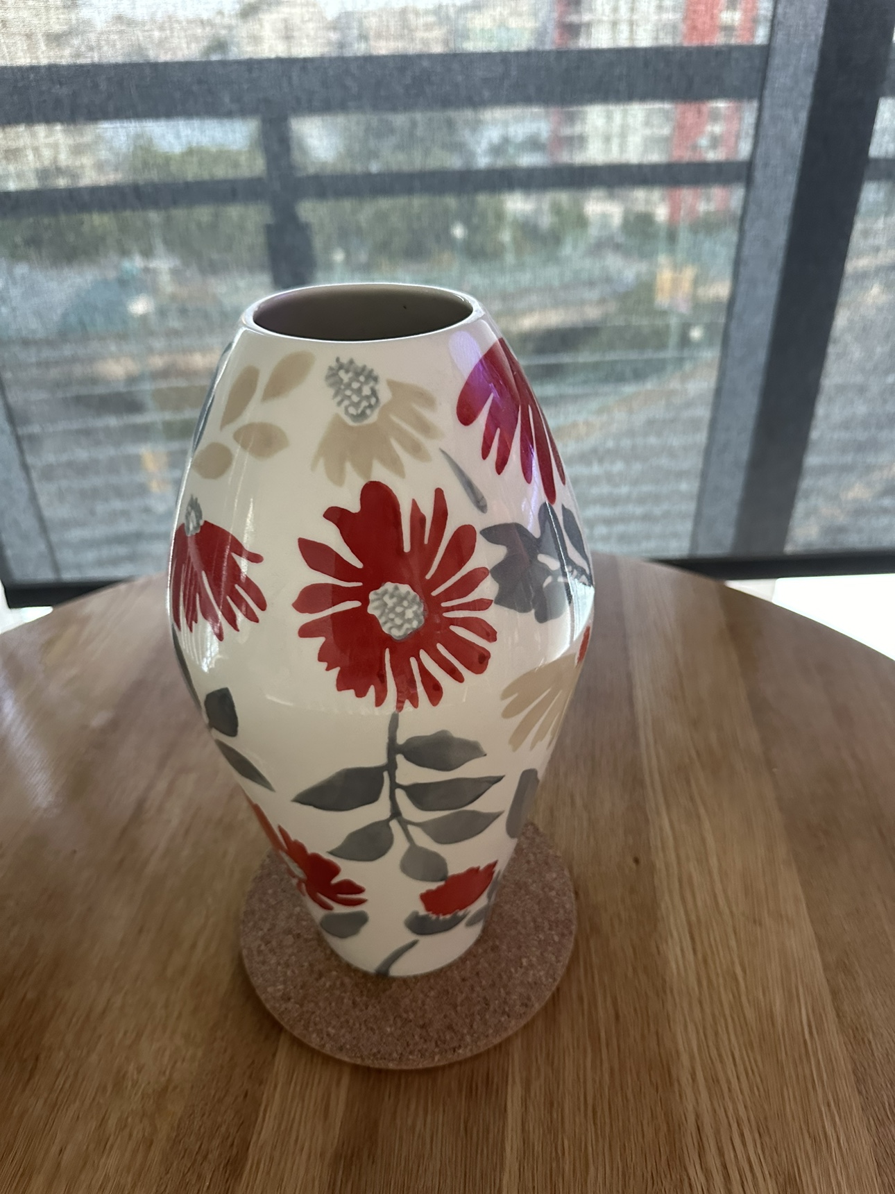 This beautiful vase is waiting to be filled with flowers again. - photo 3