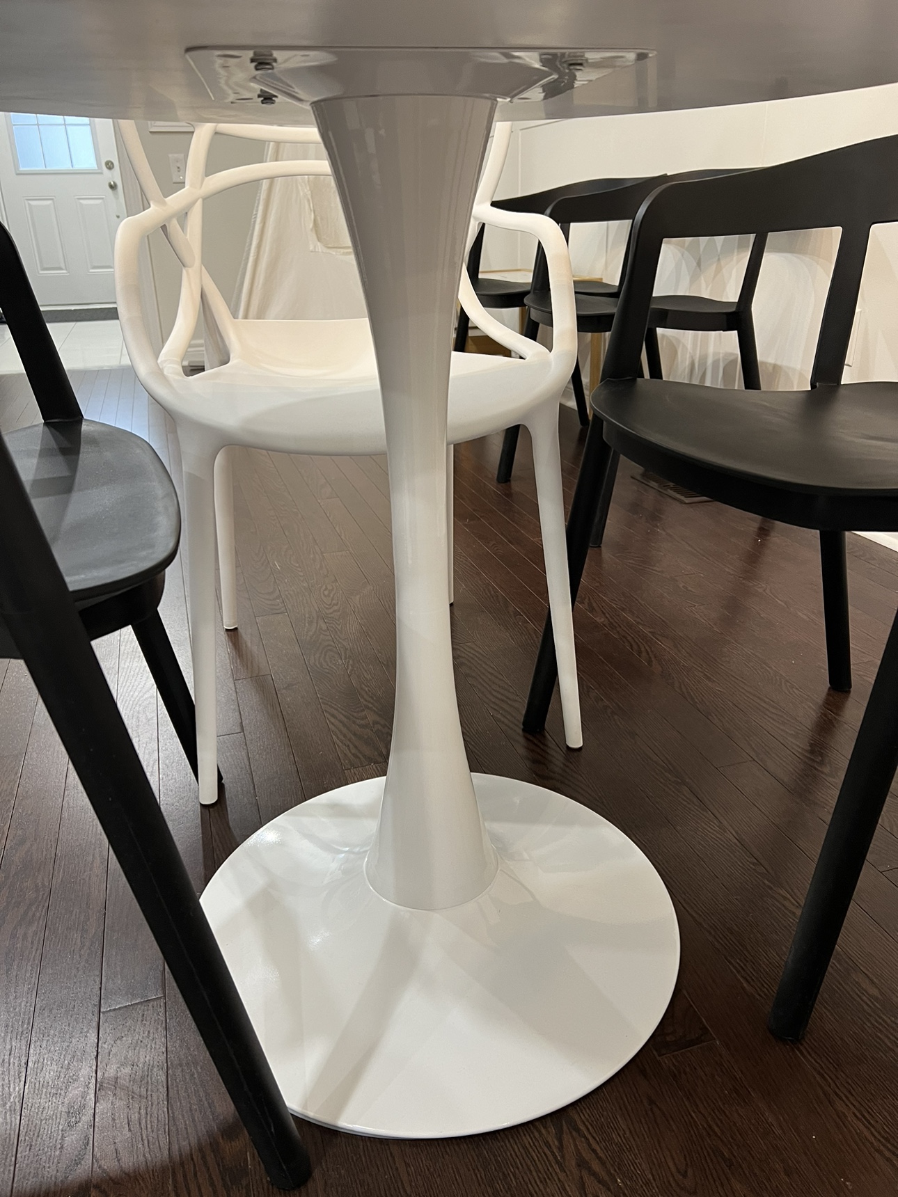 Round dinning table for 4 - photo 3
