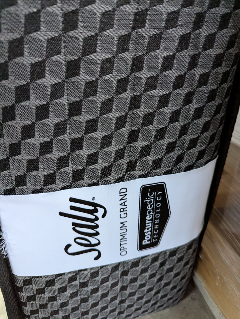 QUEEN **FIRM** DREAMSTAR**SEALY MATTRESS