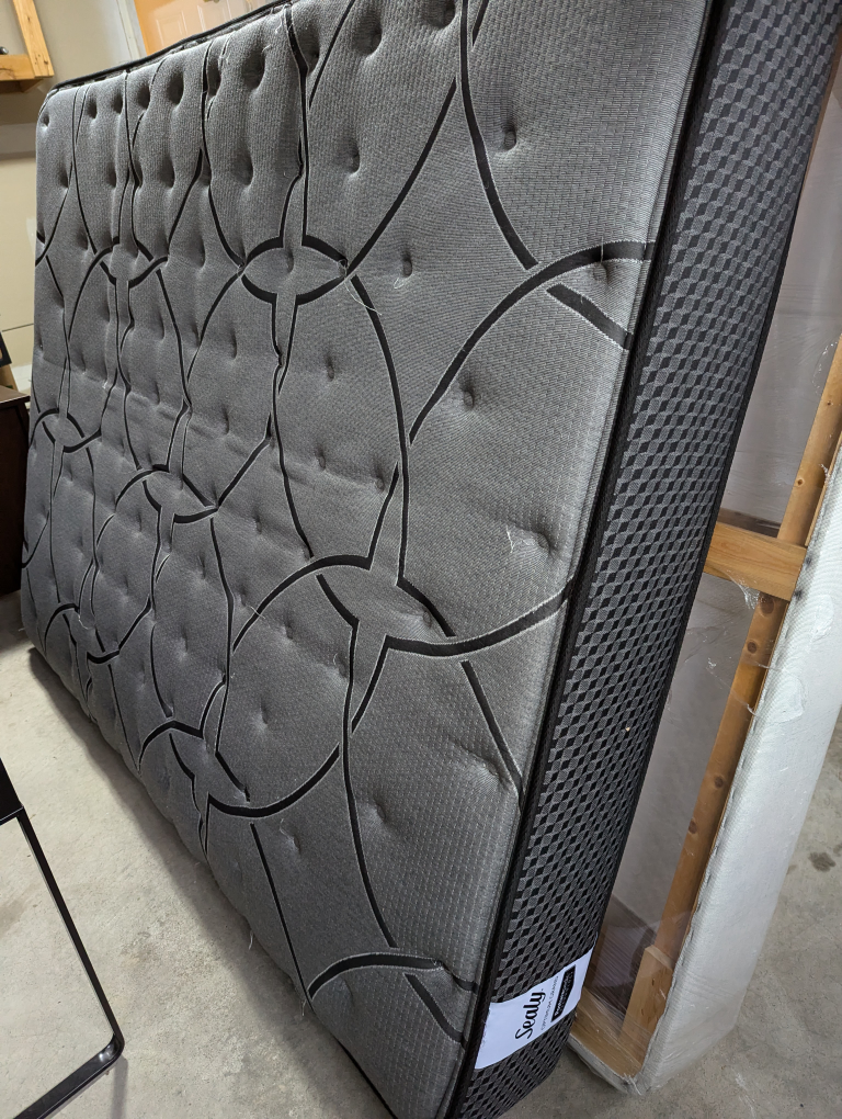 QUEEN **FIRM** DREAMSTAR**SEALY MATTRESS - photo 2