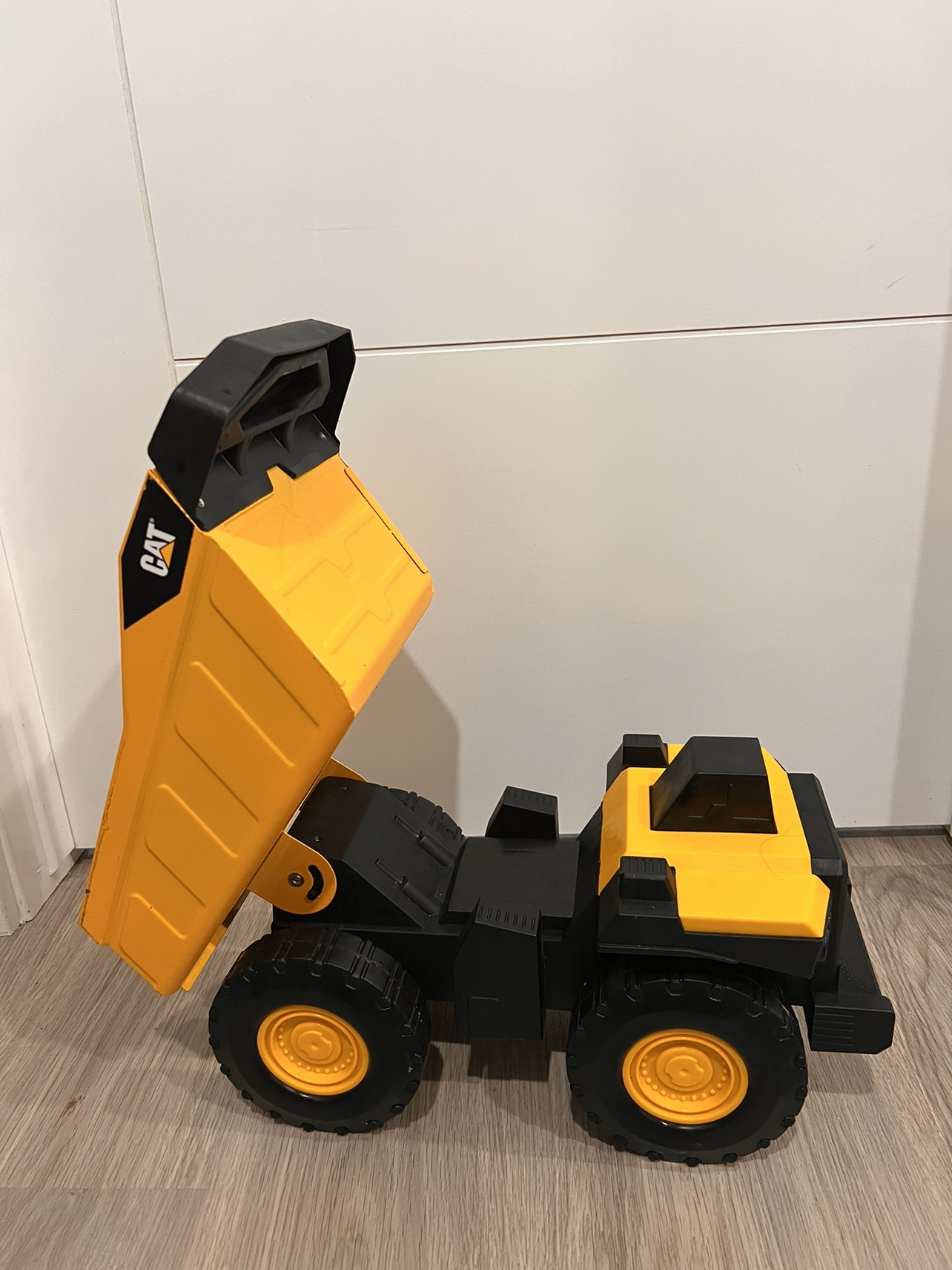 CAT Construction Toy Truck - photo 3
