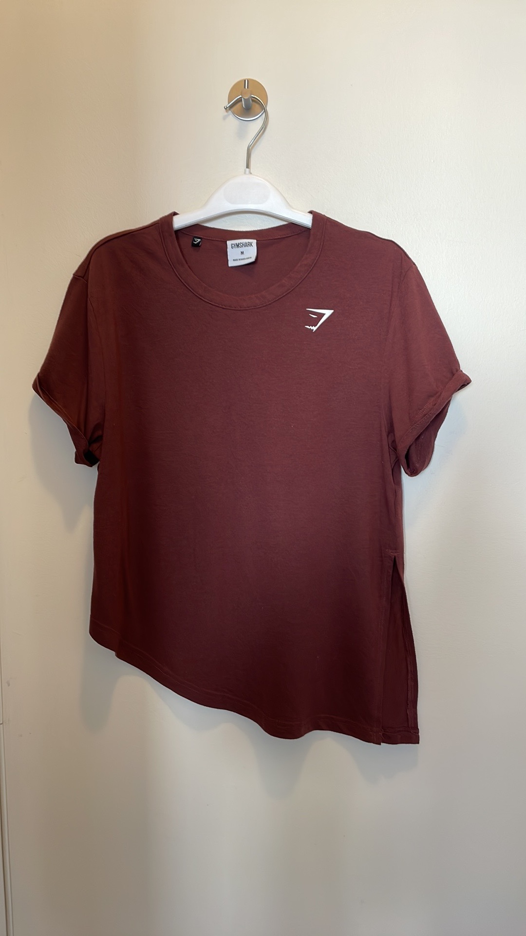 GYMSHARK Woman’s Tshirt Authentic/MED image indicator(3)