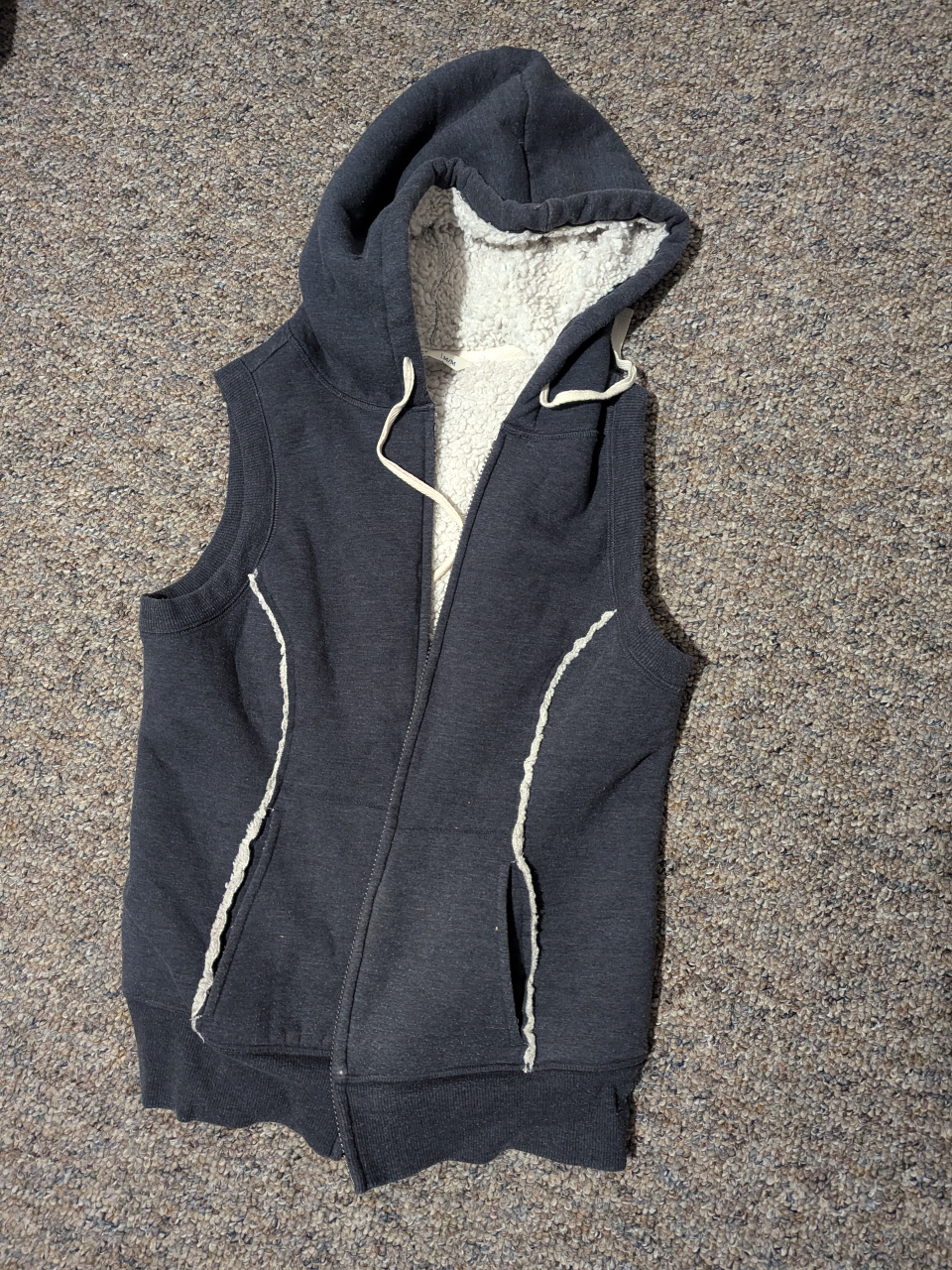Free Sleeveless jacket thumbnail