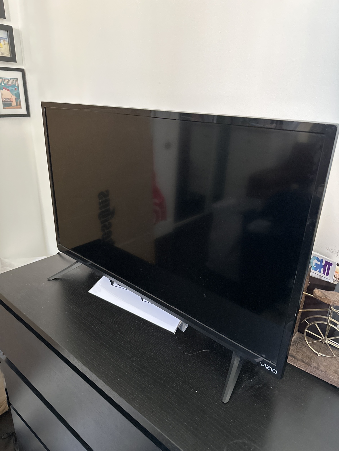 32 inch Vizio TV thumbnail