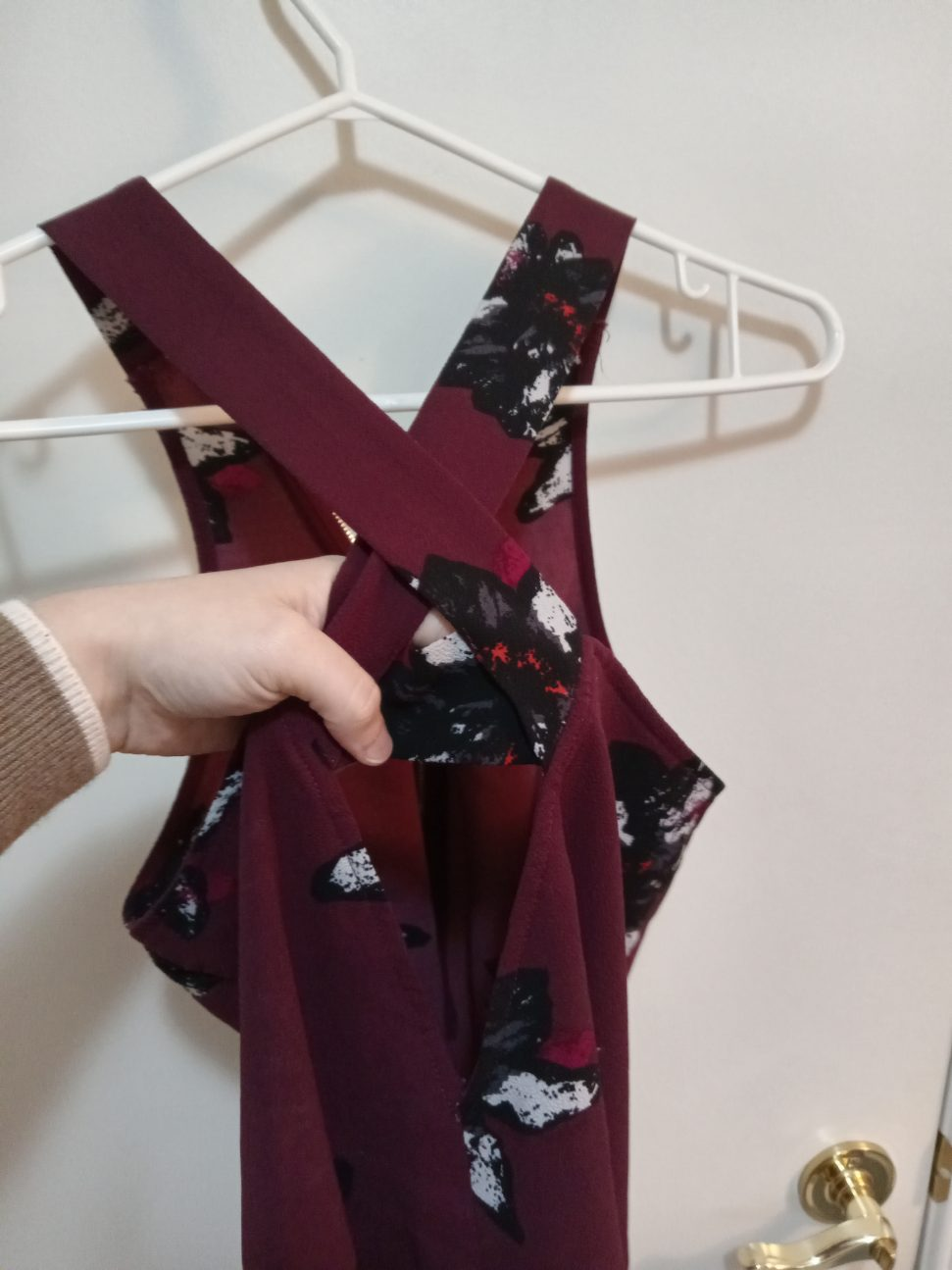 DYNAMITE dark floral sleeveless blouse, size small (S) image indicator(3)