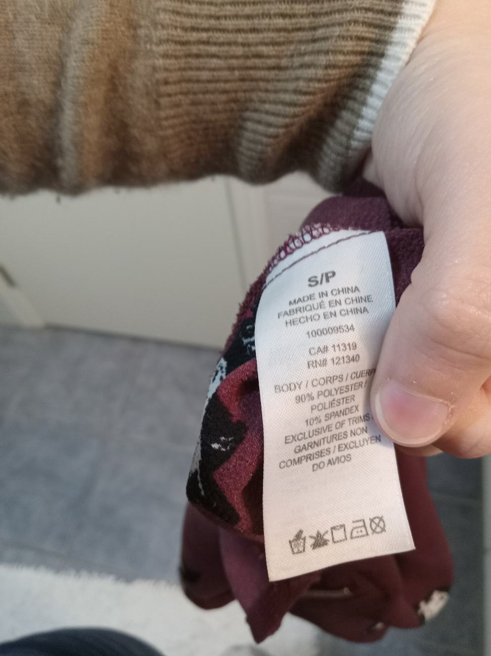 DYNAMITE dark floral sleeveless blouse, size small (S) image indicator(5)