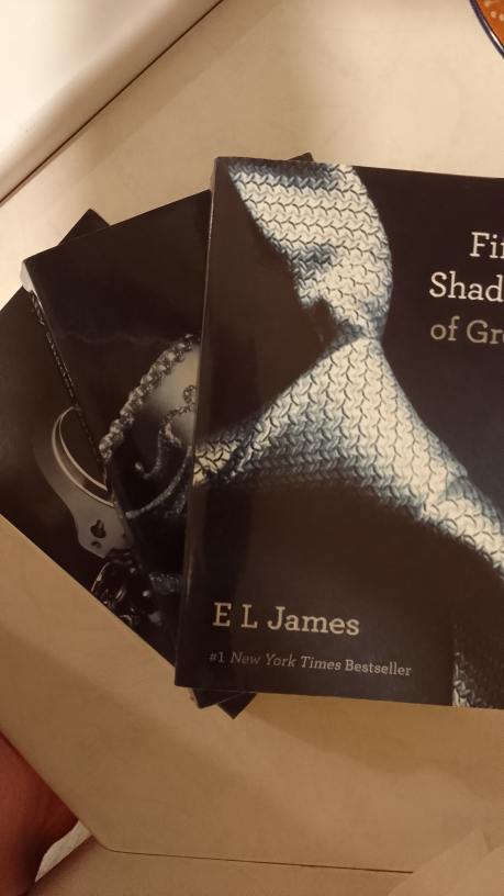 E L JAMES. Fifty Shades series novels - photo 2