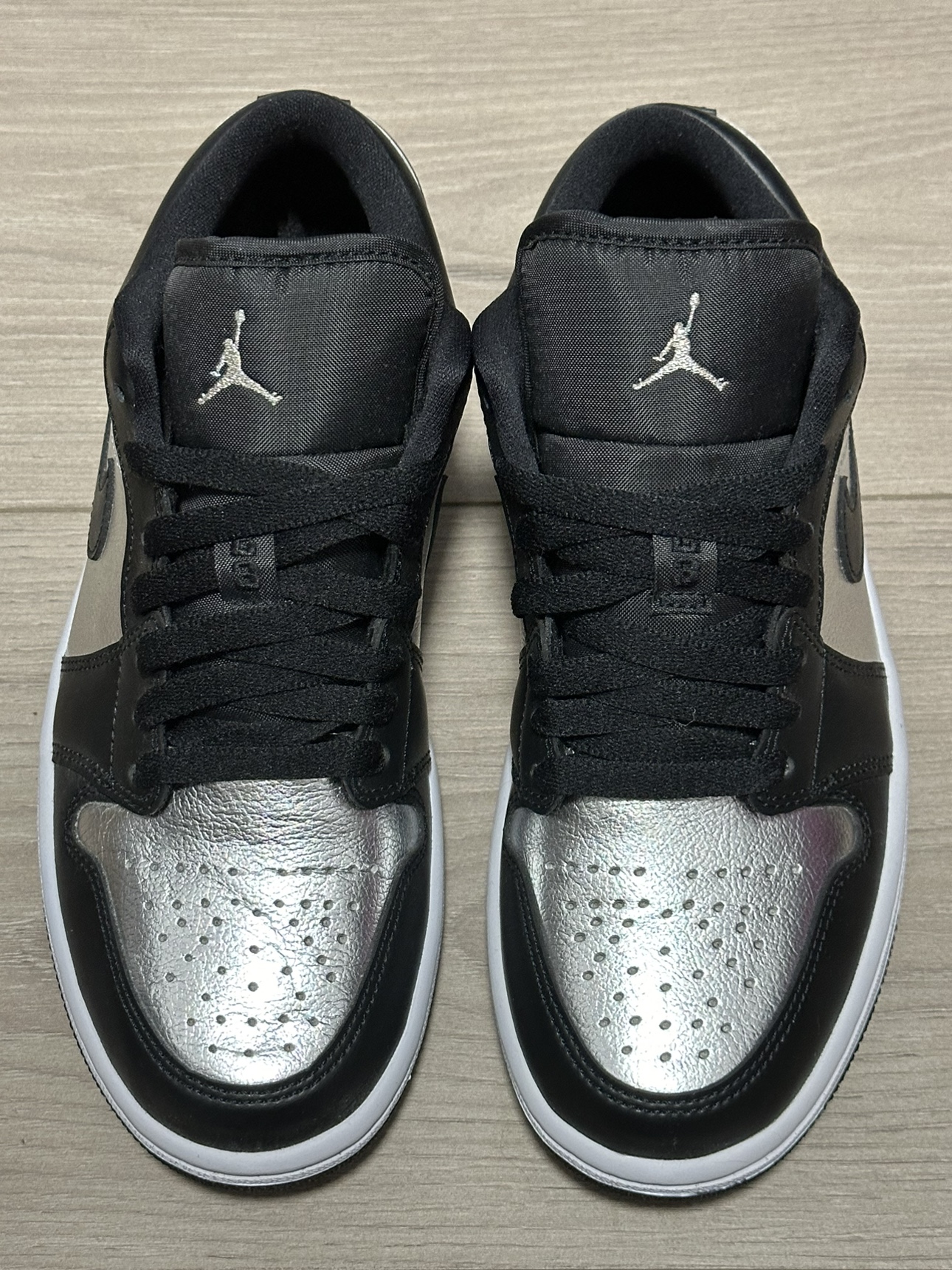 Jordan 1 Low SE Black Metallic Silver - photo 2