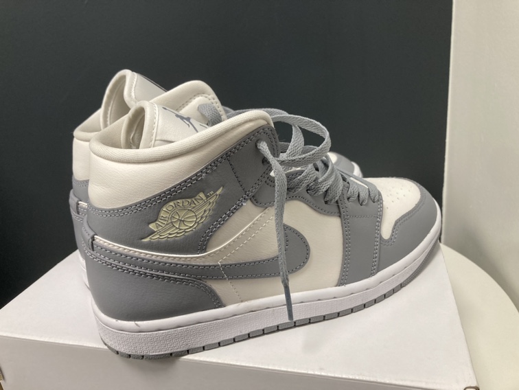 Jordan 1 Mid W7.5 - photo 3