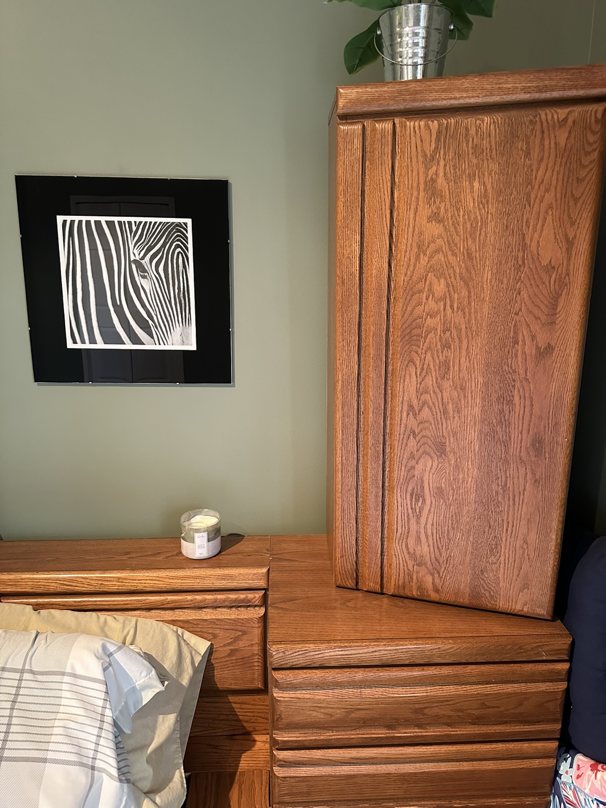FREE Oak Platform Bed Frame with Storage + 2 Dressers - photo 2