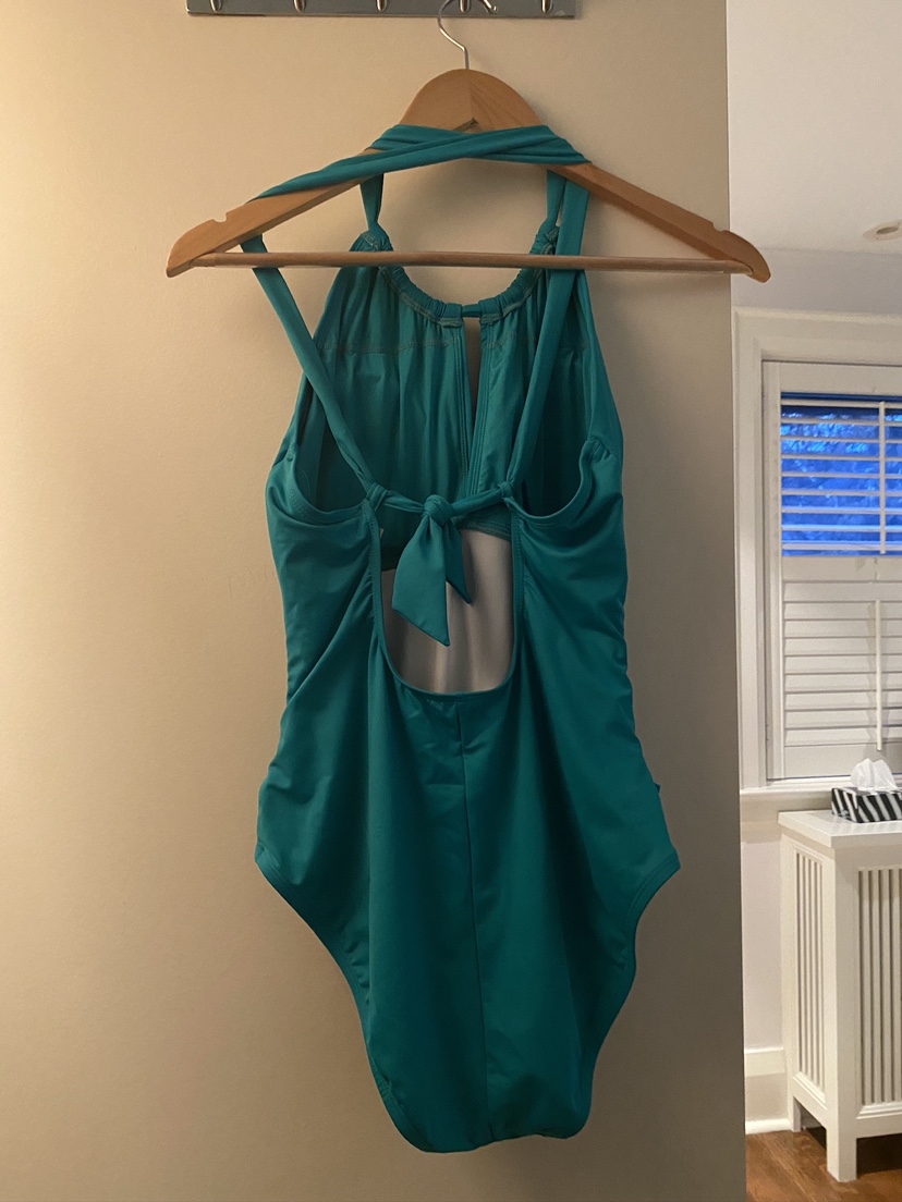 La Blanca Swimsuit NWT image indicator(4)