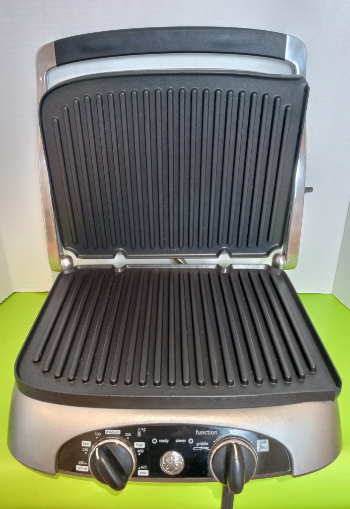 GE table top grill with removable plates. image indicator(2)