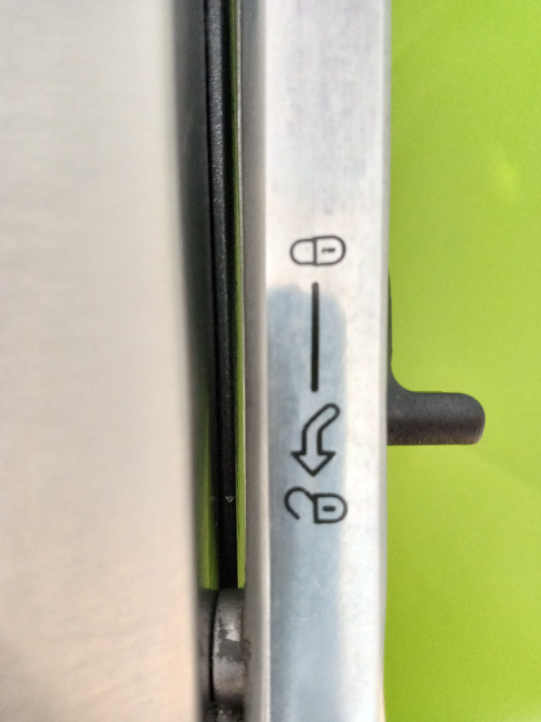 GE table top grill with removable plates. image indicator(6)