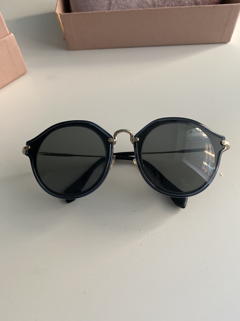 Sunglasses/ Miu Miu