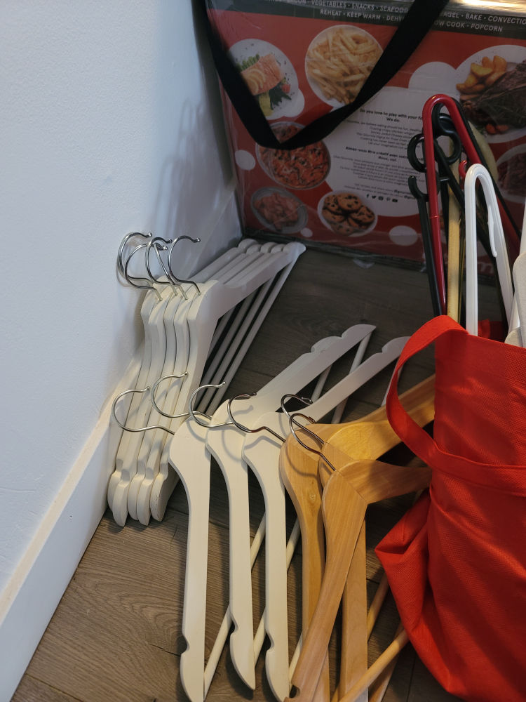 Assortment of hangers (70+) - photo 2