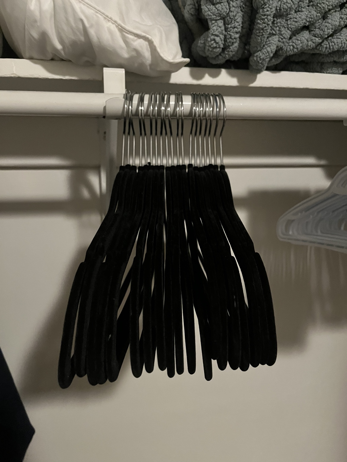 black velvet non-slip hangers (19)