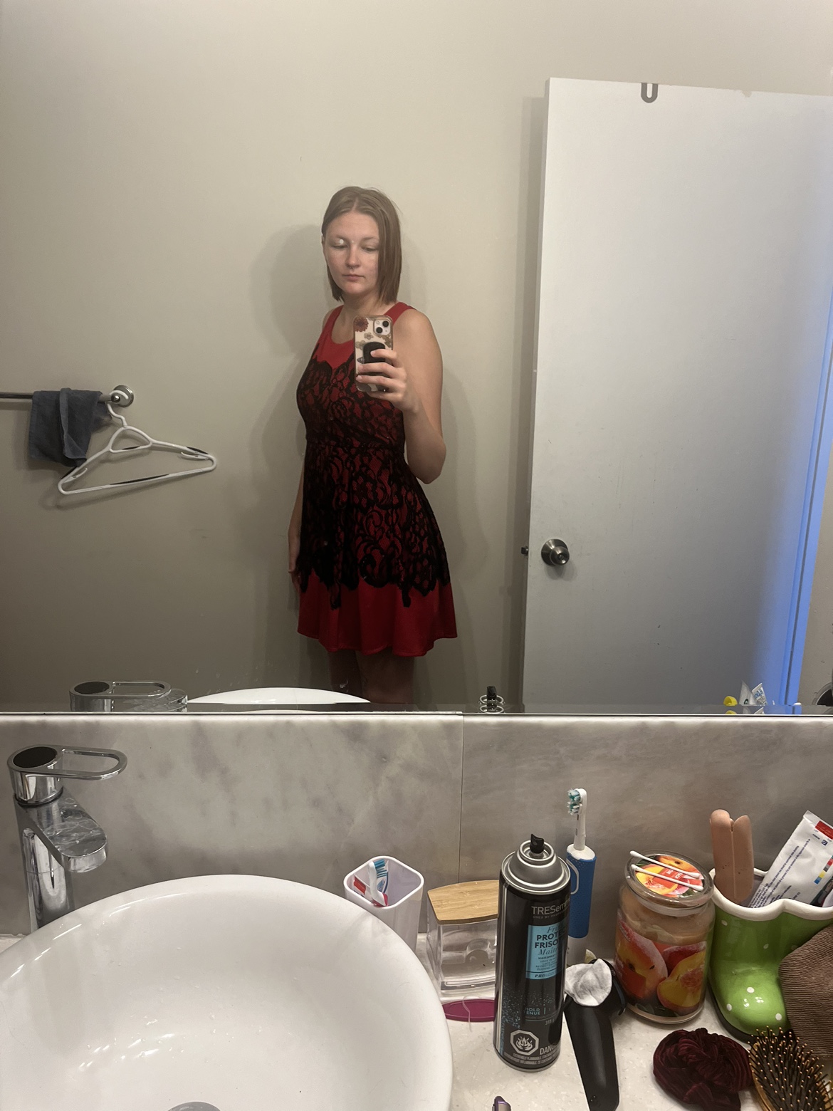 Red dress with black lace - photo 2