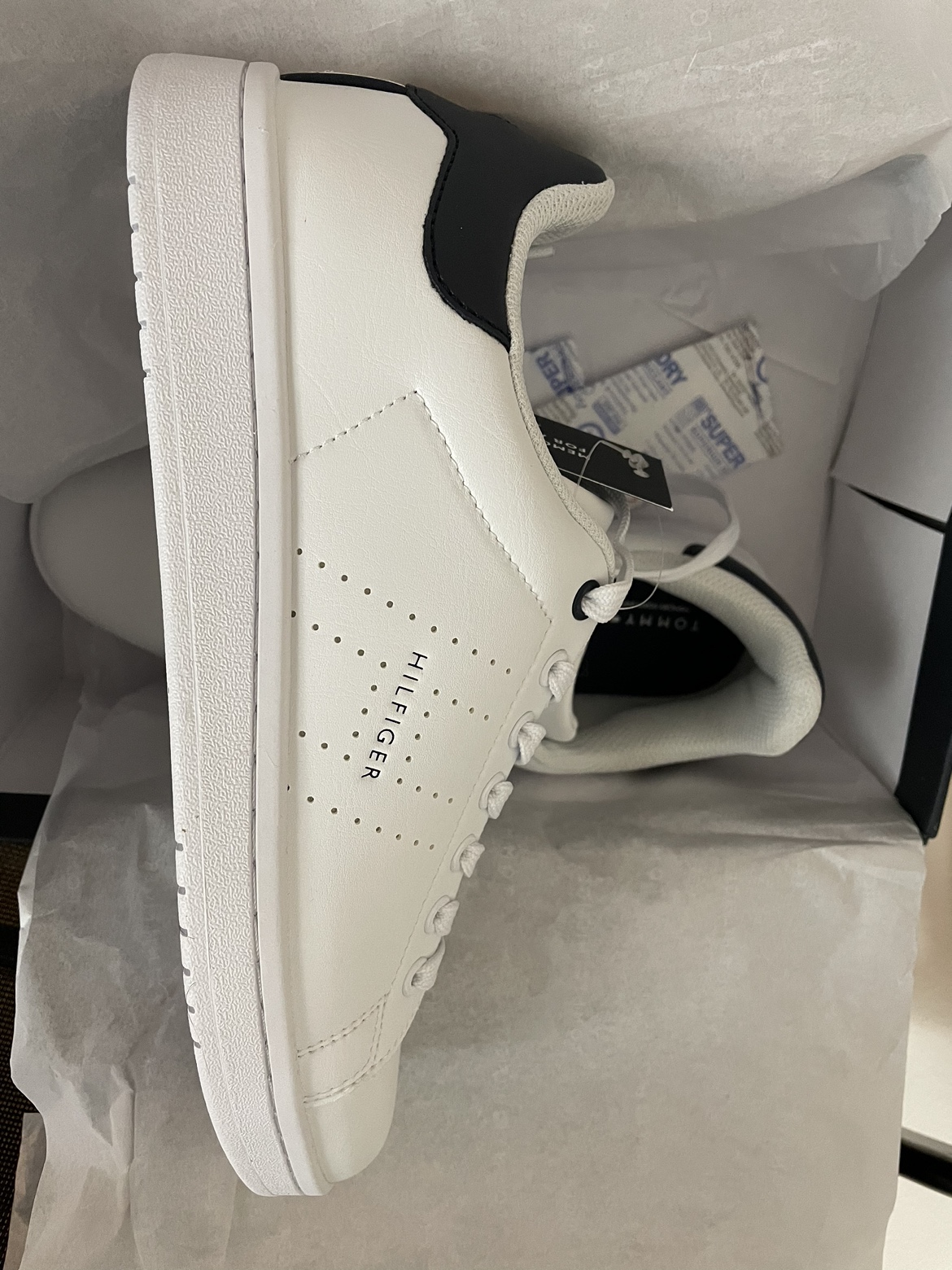 Brand new Tommy sneakers US 8 - photo 3