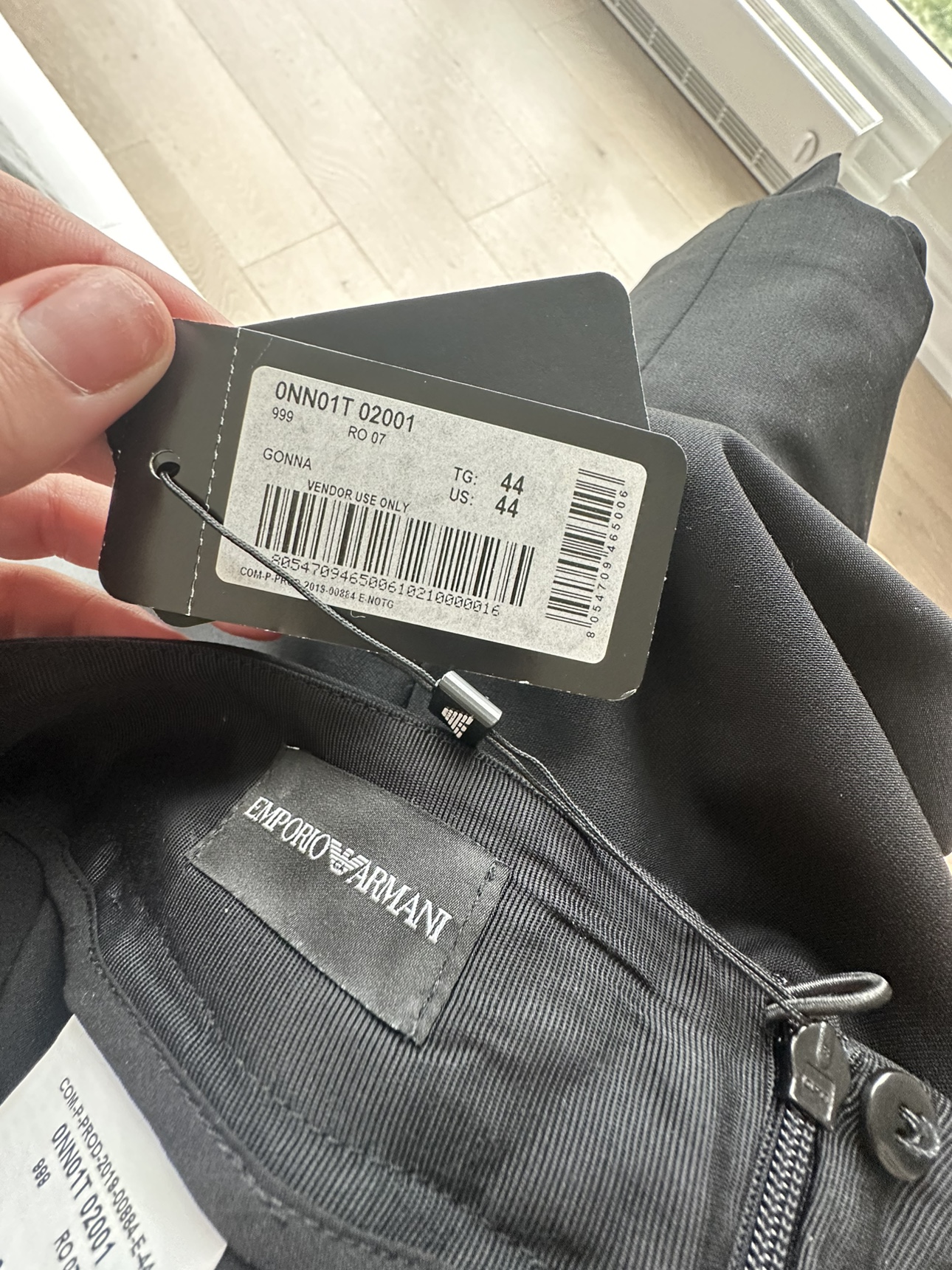 Armani skirt image indicator(5)