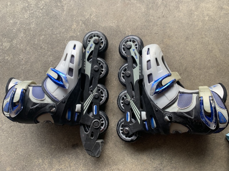 Adjustable Rollerblade with accessories thumbnail