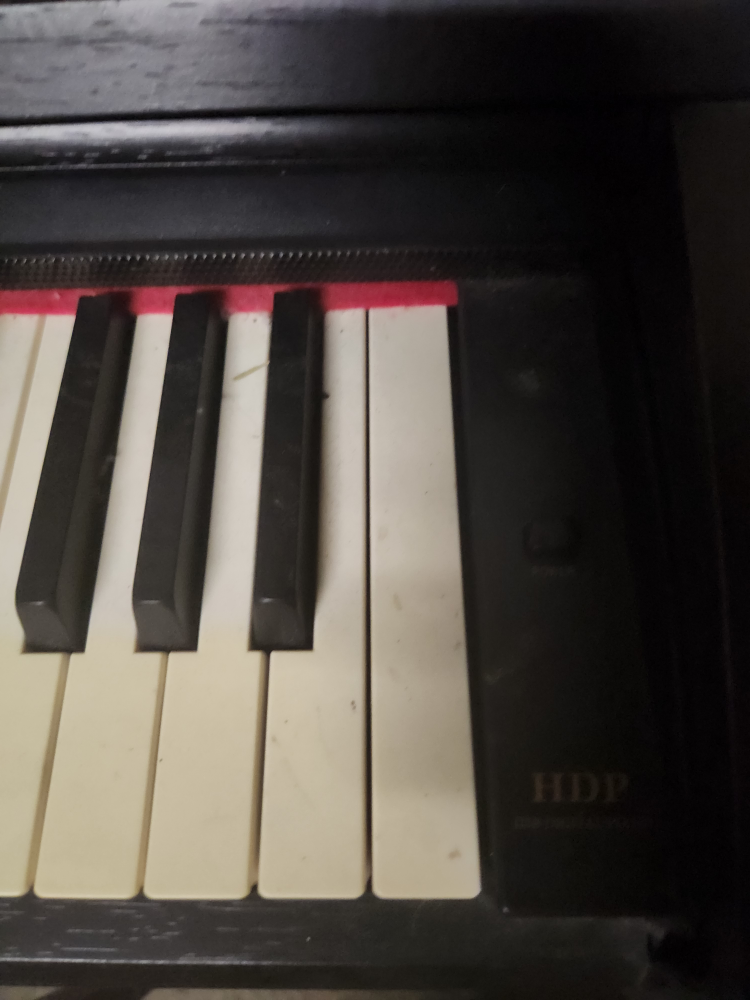 Black piano with stool. Good condition. - photo 4