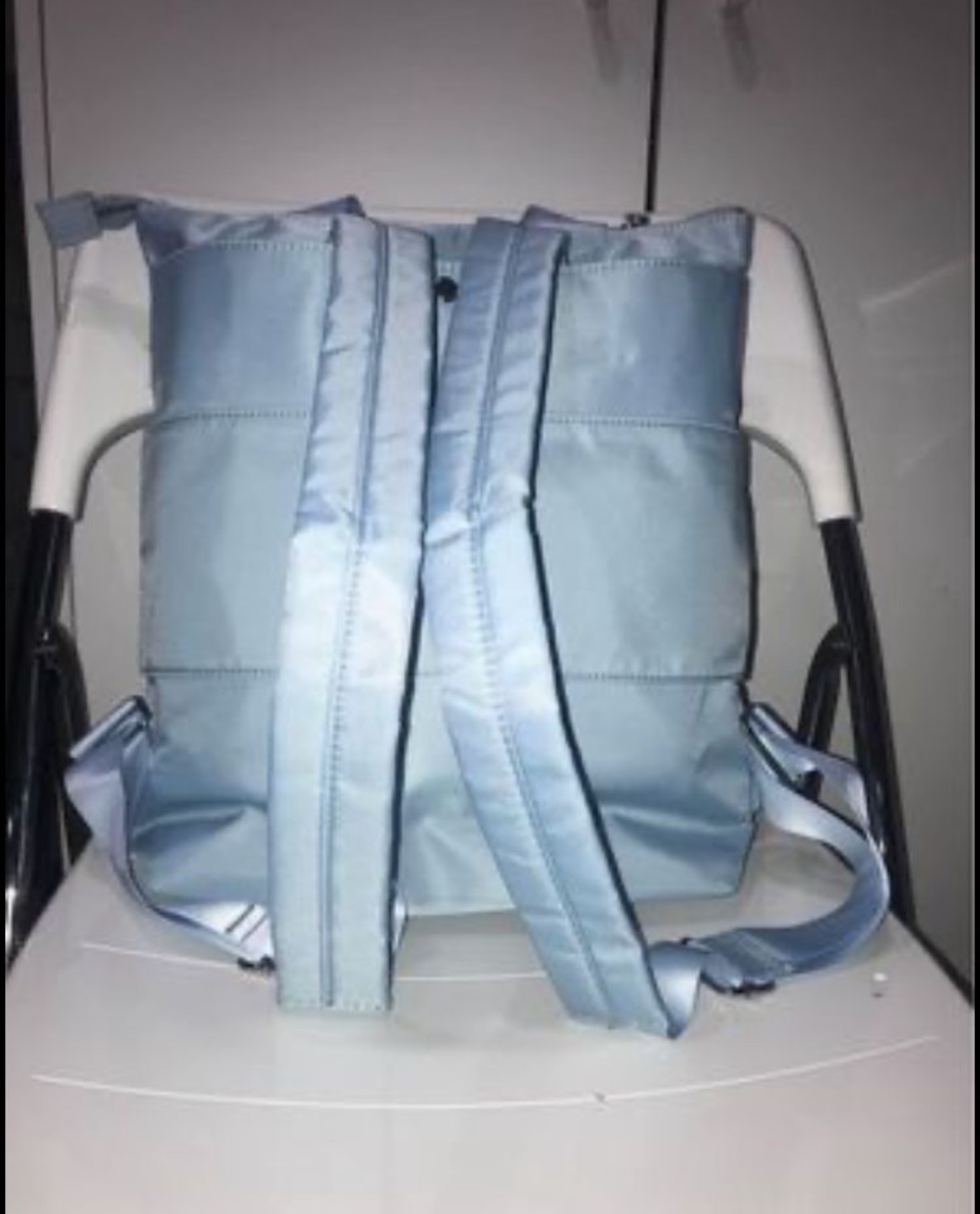 Cynthia Rowley bag with padded laptop section in it image indicator(2)