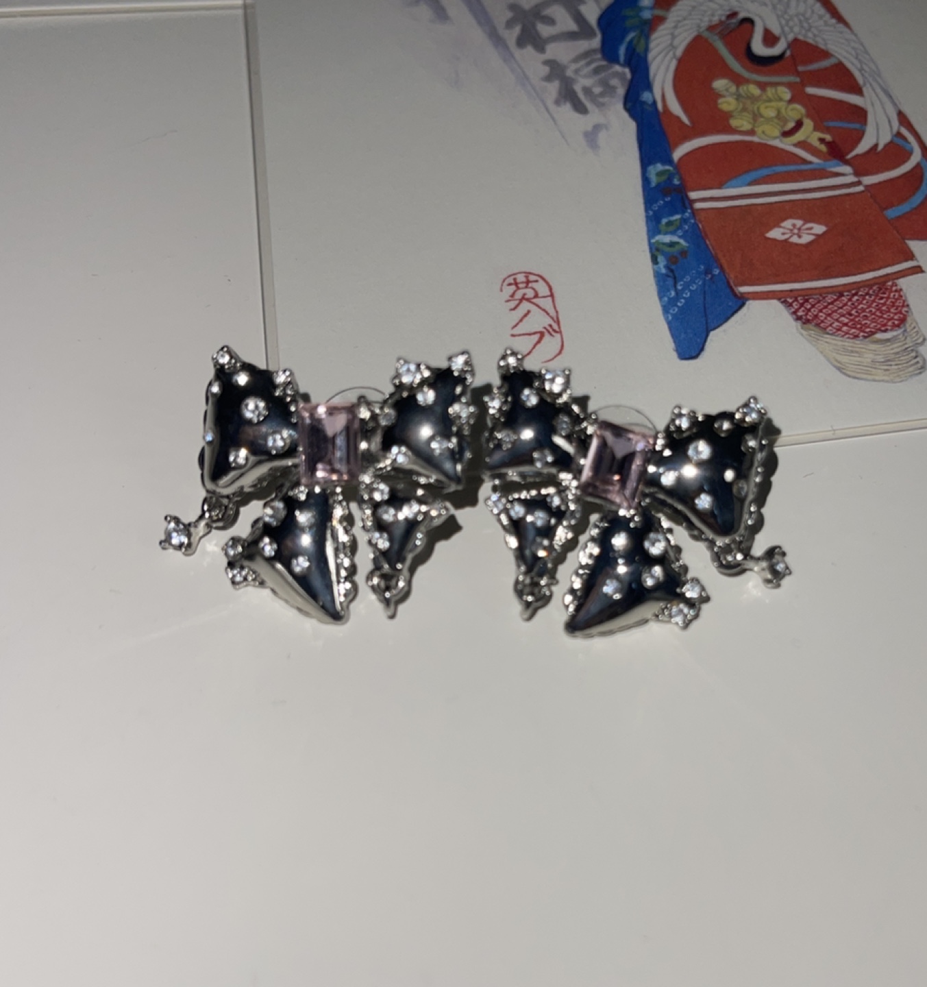 Super shiny earrings image indicator(2)