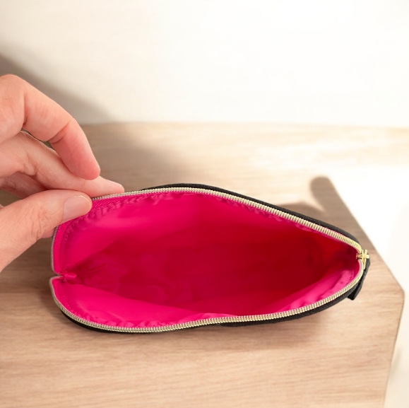 NEW Estée Lauder Red Makeup Cosmetic Bag Keychain Tassel Print image indicator(6)