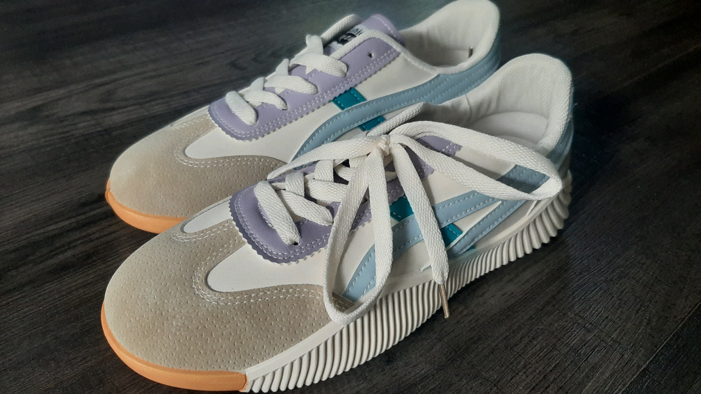 advertised orthopedic shoes, unfortunately too small