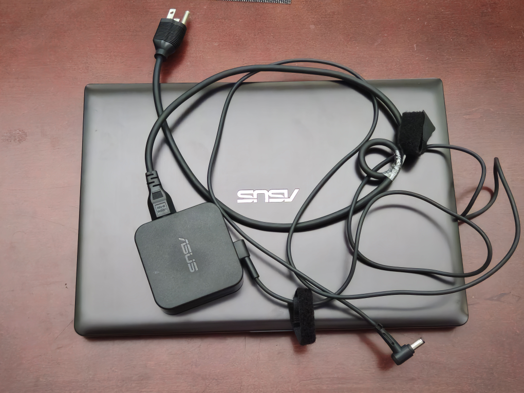 Asus Laptop (Touchscreen)