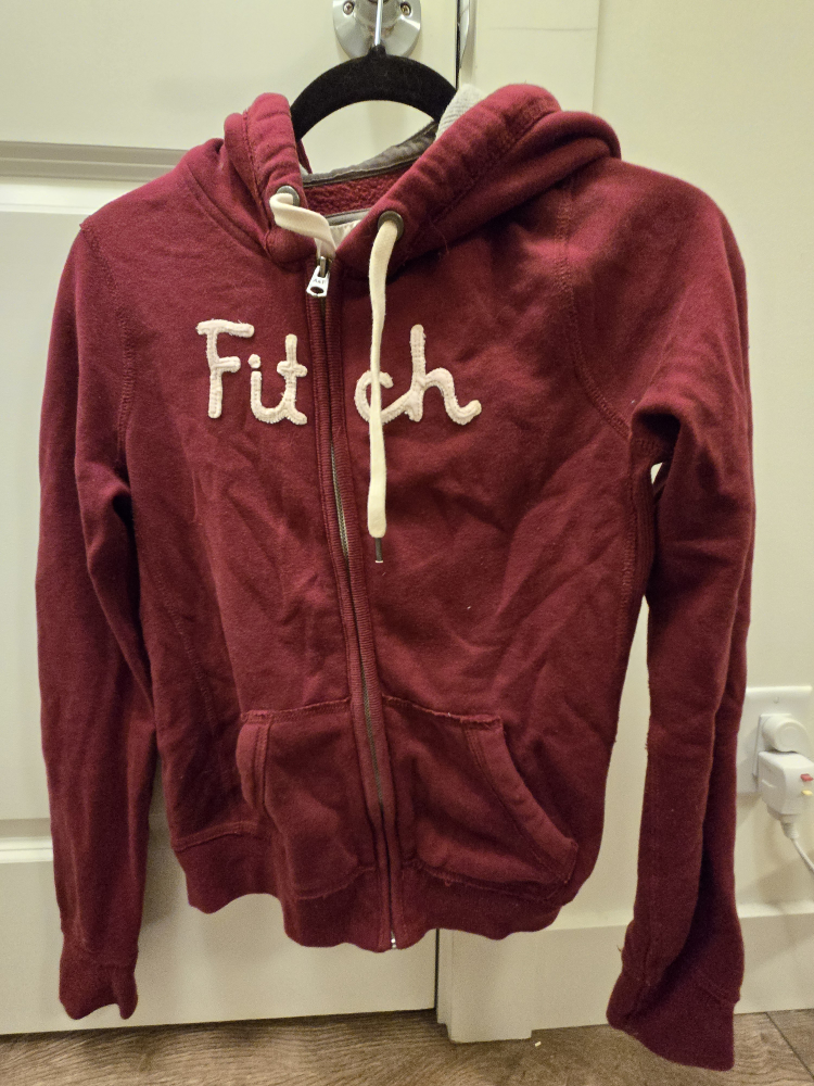⚽ Burgundy Red Abercrombie & Fitch hoodie in lady size small
