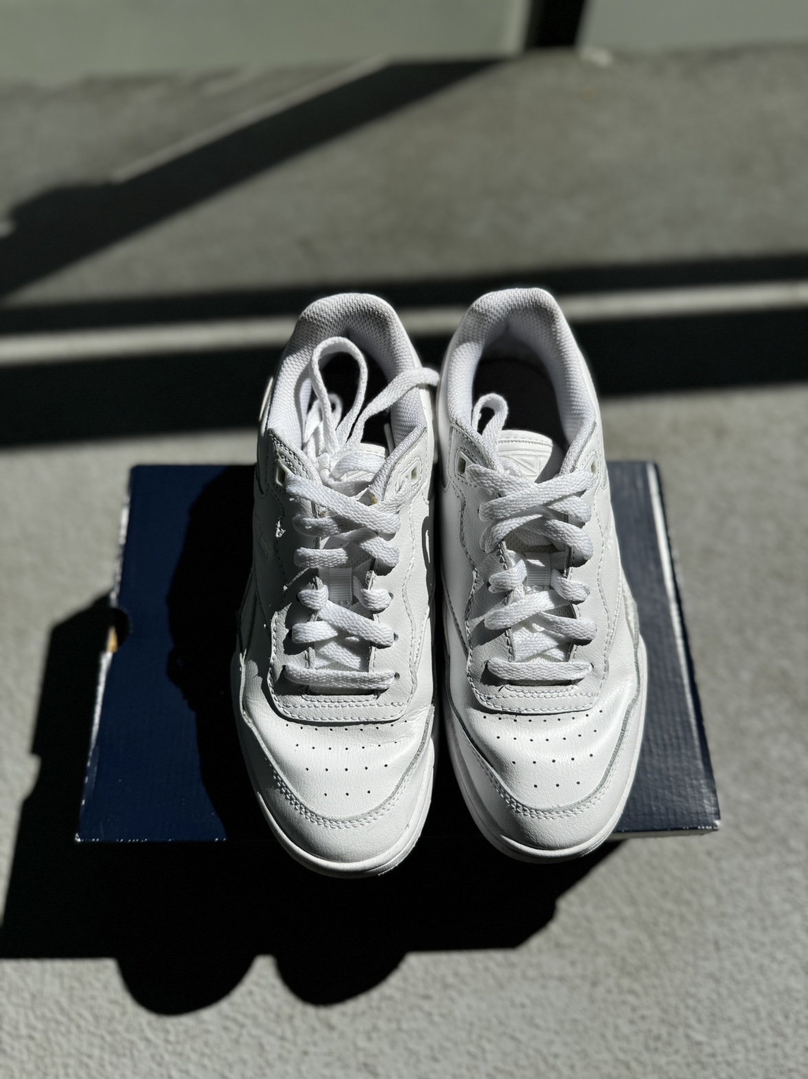 100% Authentic Reebok sneaker image indicator(2)