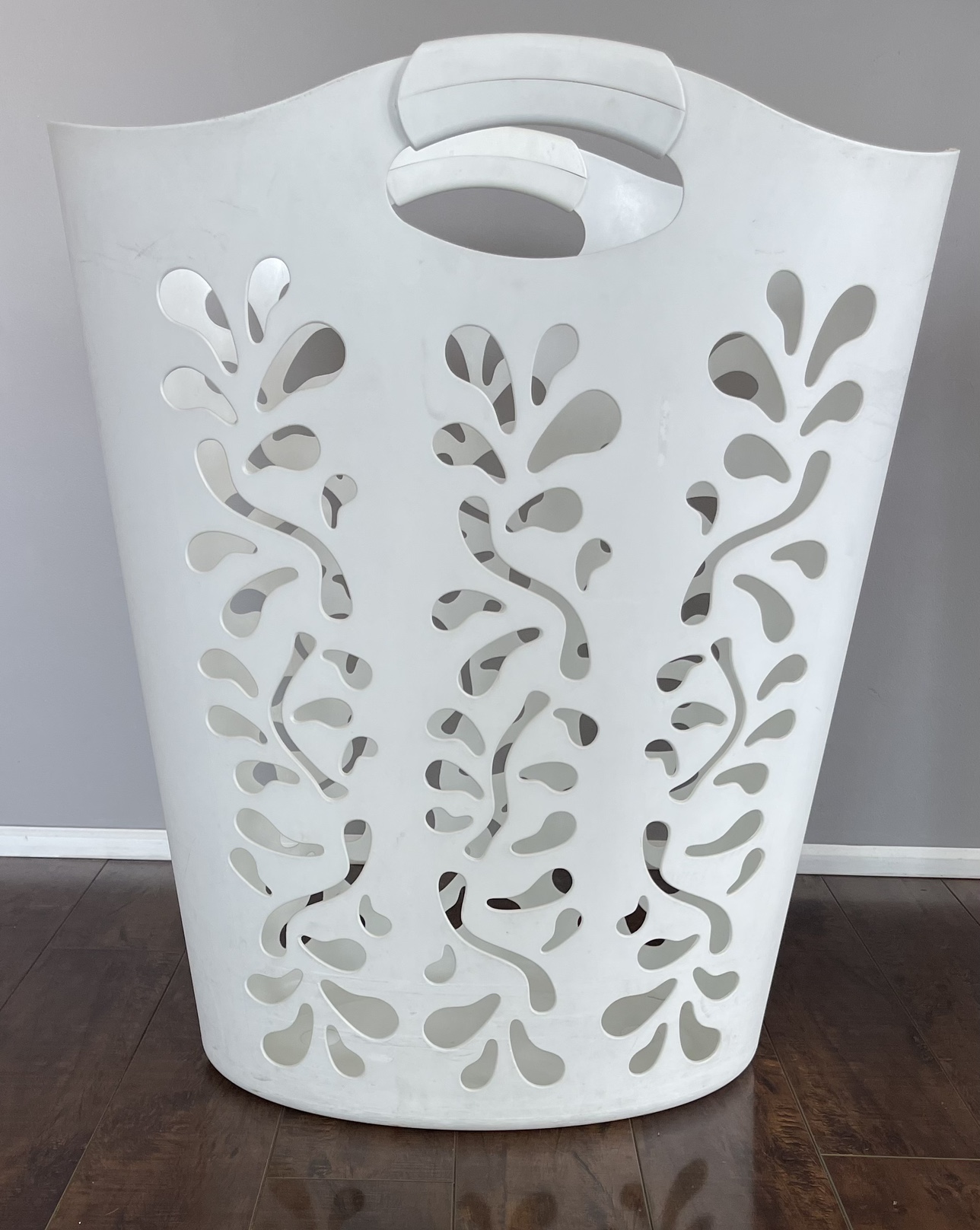 Gracious Living Laundry Hamper