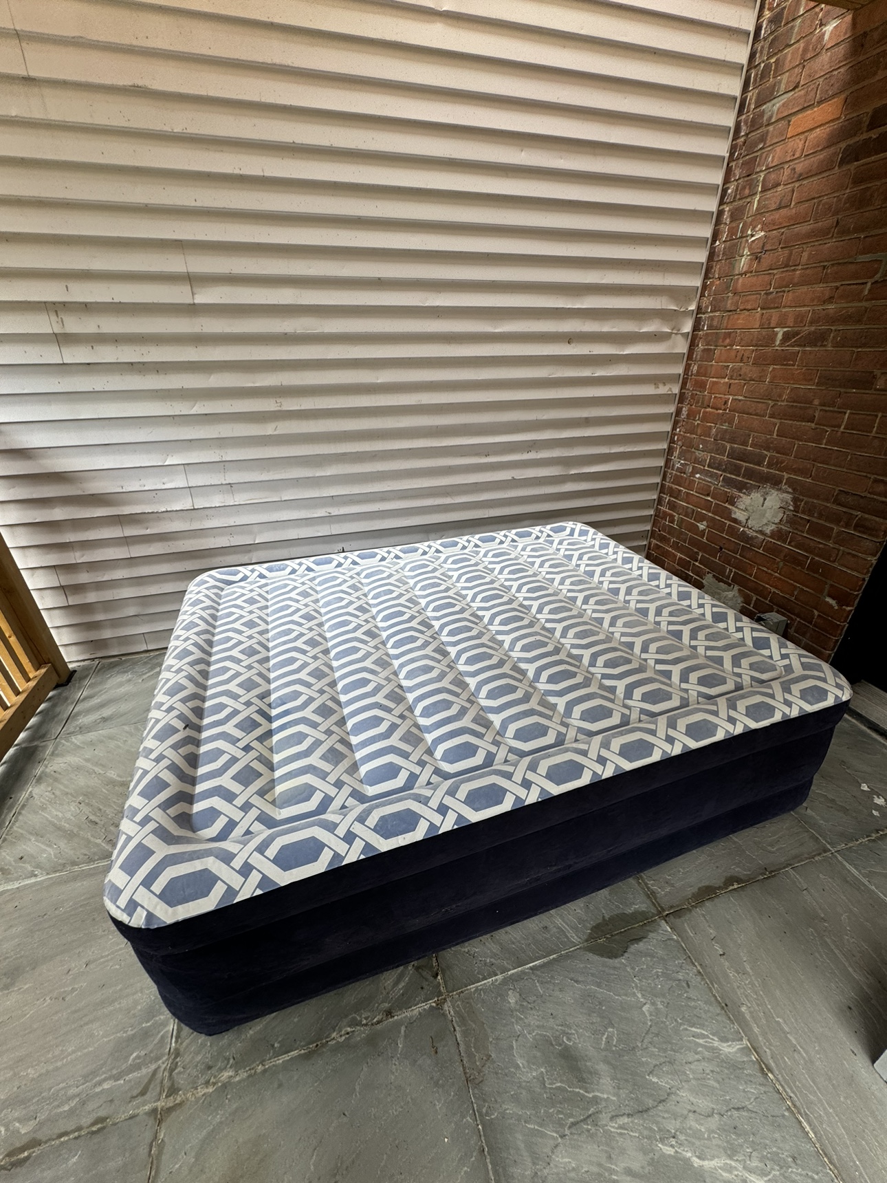 Comfort quest queen airbed thumbnail