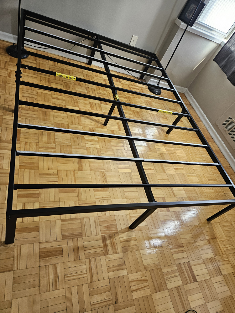 Zinus Queen metal bed frame - photo 2